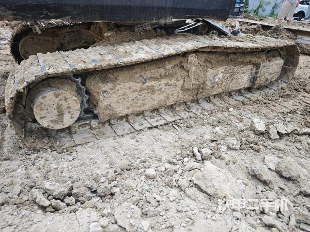 右側(cè)履帶整體?（行走機(jī)構(gòu)）