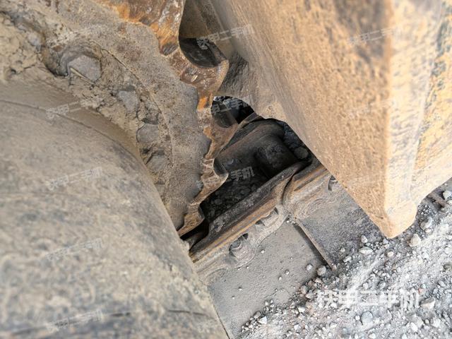 右驅(qū)動輪（行走機構(gòu)）