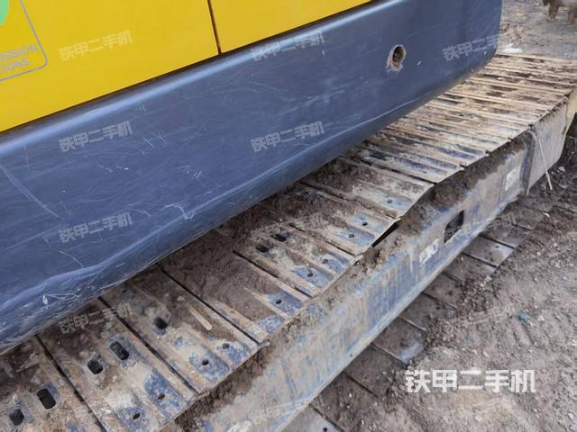 單側(cè)履帶整體(整機(jī)外觀) 單側(cè)履帶整體(整機(jī)外觀)
