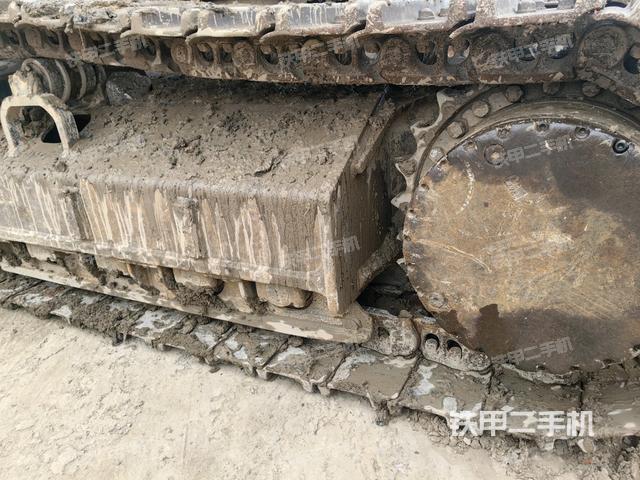 单侧履带整体(整机外观) 单侧履带整体(整机外观)