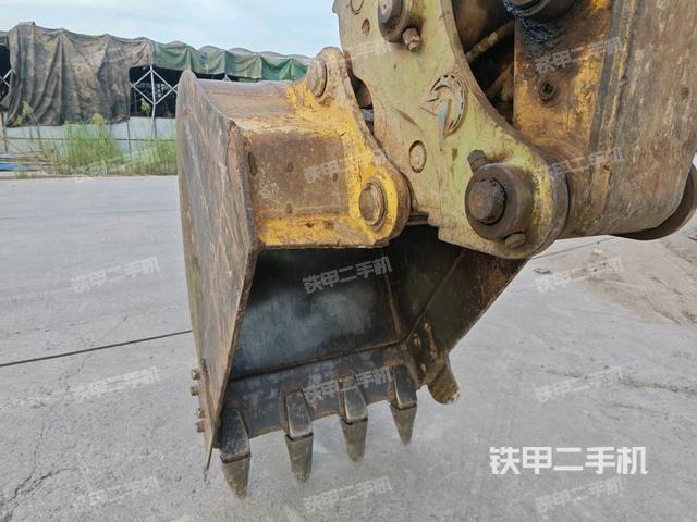 鏟斗右后整體(工作和回轉(zhuǎn)裝置) 鏟斗右后整體(工作和回轉(zhuǎn)裝置)