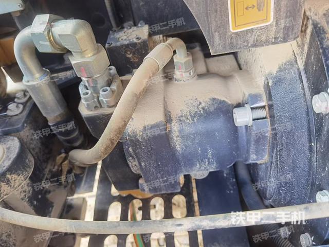 液壓泵艙室正面整體(整機(jī)外觀) 液壓泵艙室正面整體(整機(jī)外觀)