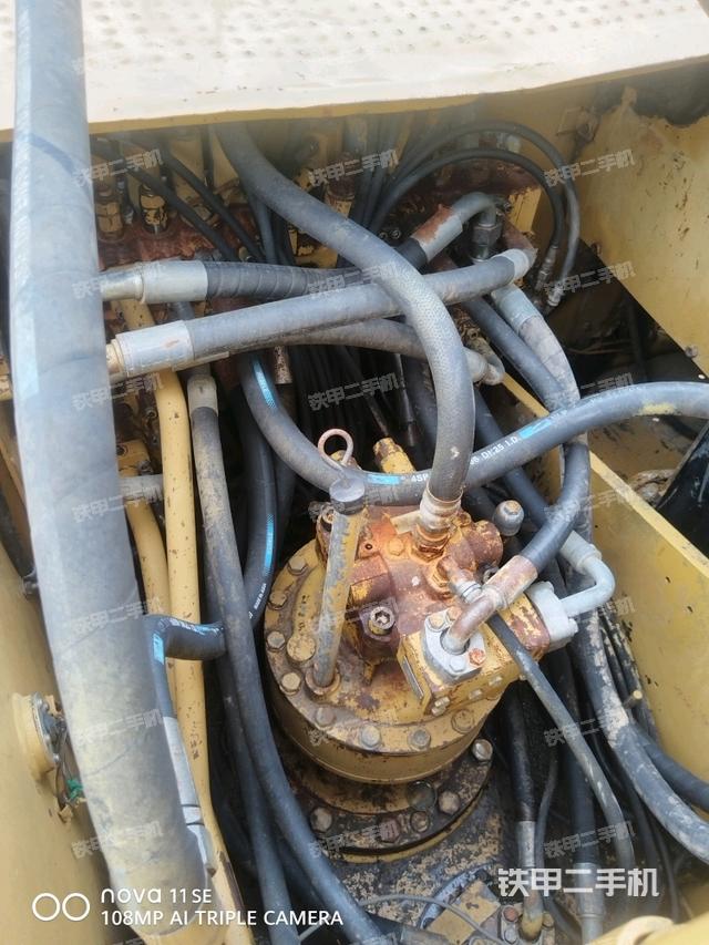 回轉(zhuǎn)馬達(dá)和主控閥（整機(jī)外觀）