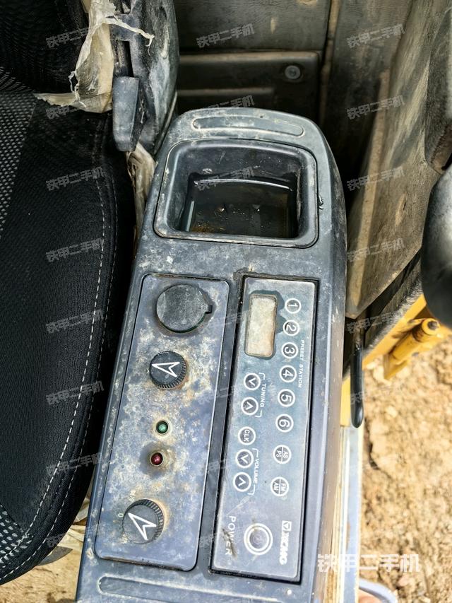 座椅左側(cè)控制臺(tái)/音響/含左手柄（駕駛室部分）