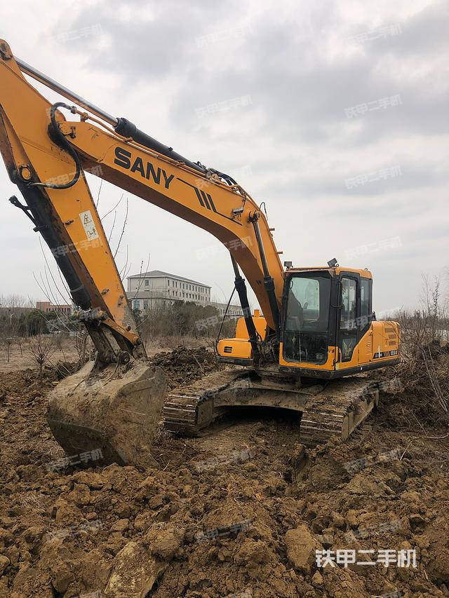 驾驶室顶部（整机外观）