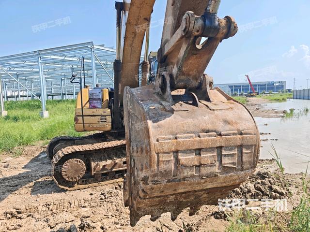 小臂整體左后（工作和回轉(zhuǎn)裝置）