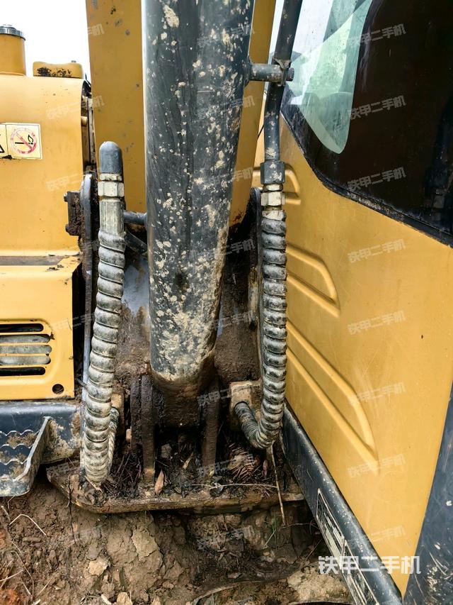 大臂根部?斜（工作和回轉(zhuǎn)裝置）