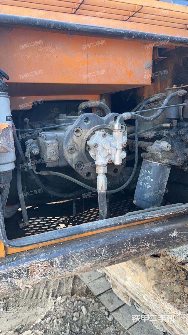 液压泵舱室正面整体（整机外观）