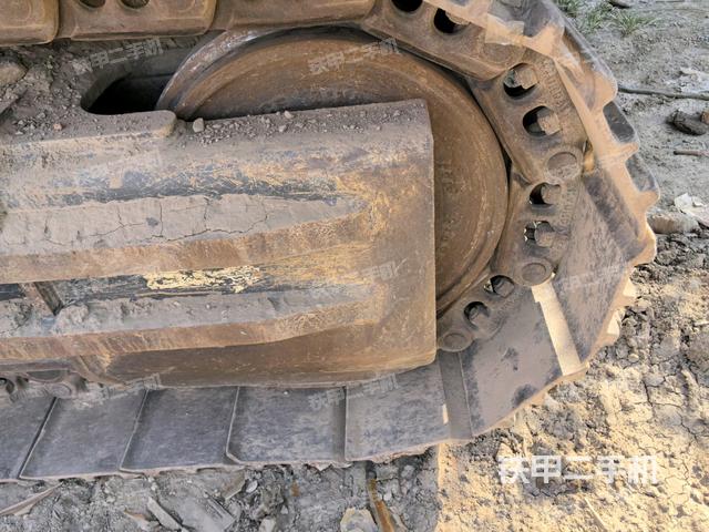 左驅(qū)動輪（行走機構(gòu)）