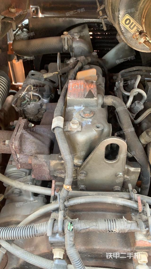 发动机左侧（整机外观及大件）