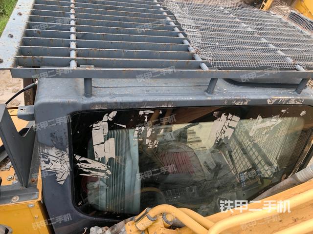 驾驶室顶部(整机外观) 驾驶室顶部(整机外观)