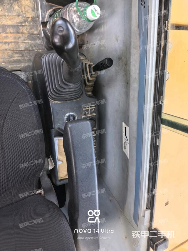 后窗玻璃角標（駕駛室部分）