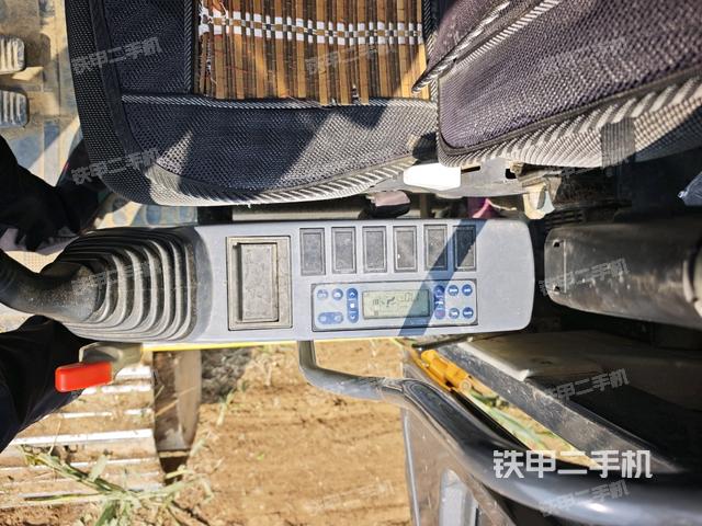 座椅左側(cè)控制臺/音響/含左手柄（駕駛室部分）