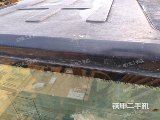 駕駛室頂部(整機(jī)外觀) 駕駛室頂部(整機(jī)外觀)