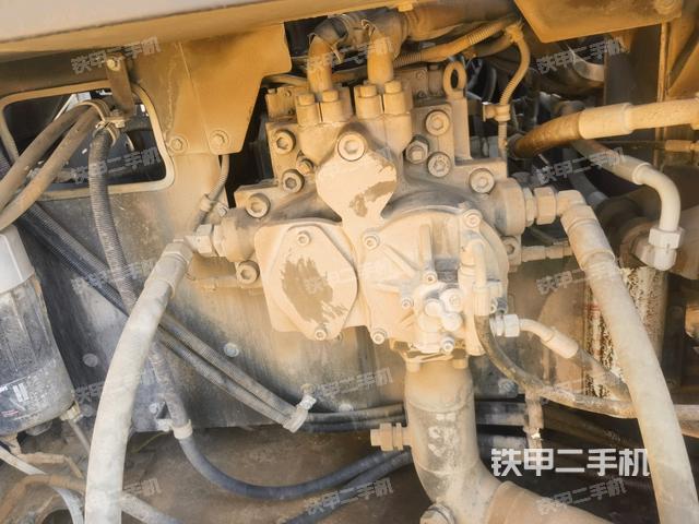 液壓泵艙室正面整體（整機(jī)外觀）