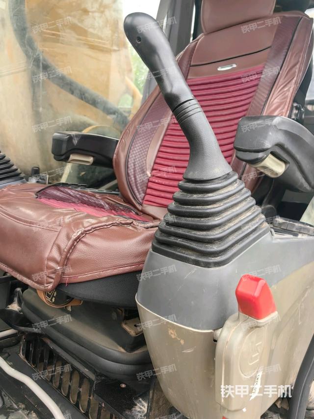 驾驶室整体(整机外观) 驾驶室整体(整机外观)