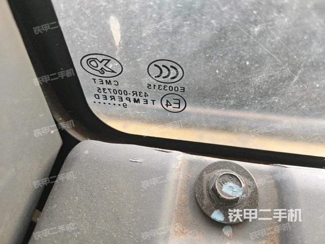 后窗玻璃角標(駕駛室部分) 后窗玻璃角標(駕駛室部分)