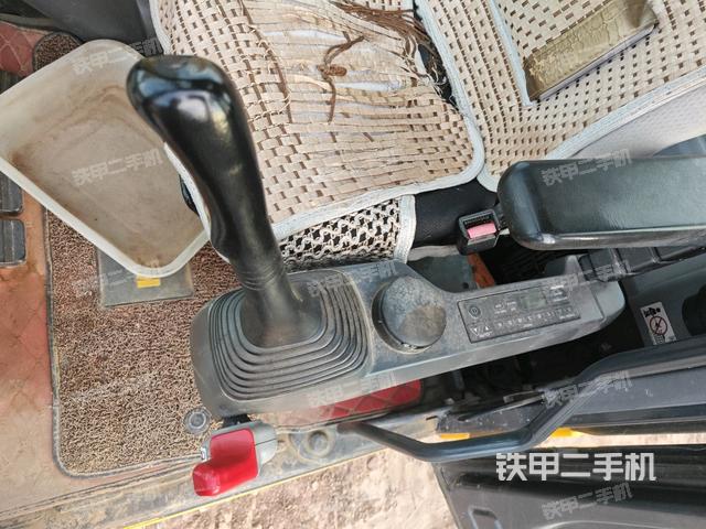 座椅左側(cè)控制臺/音響/含左手柄(駕駛室部分) 座椅左側(cè)控制臺/音響/含左手柄(駕駛室部分)