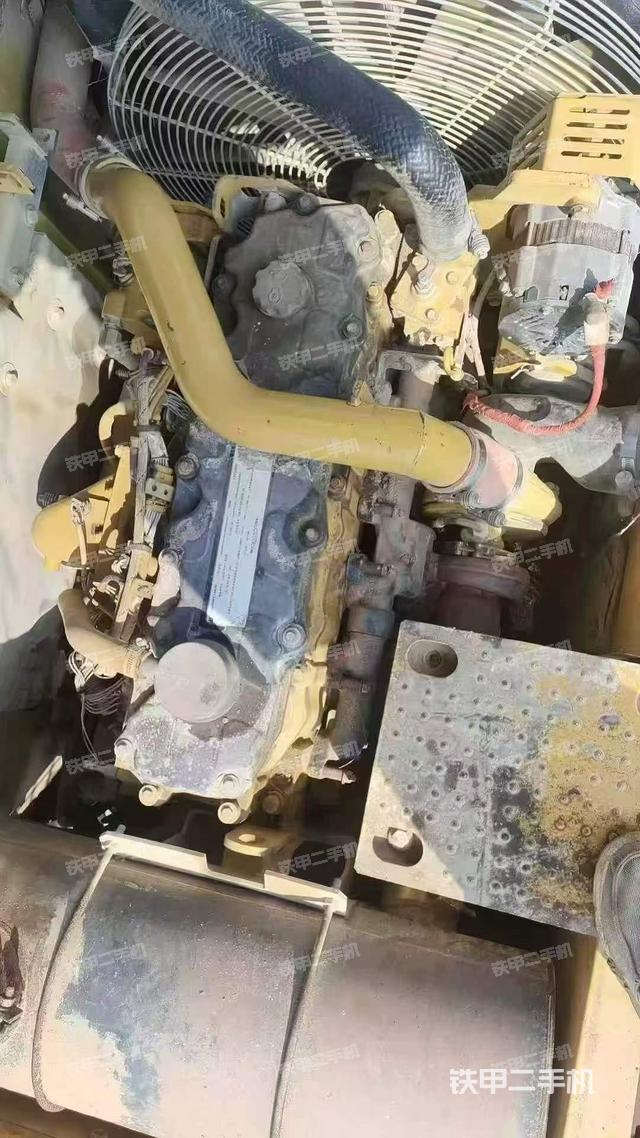 驾驶室整体(整机外观) 驾驶室整体(整机外观)