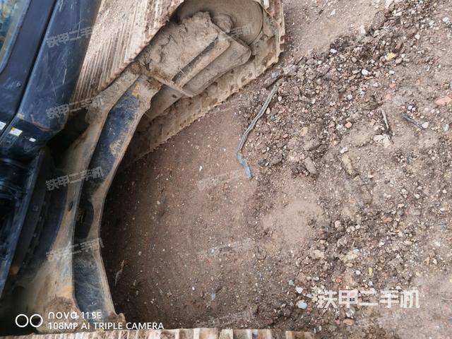 轉(zhuǎn)盤和下車架正前（工作和回轉(zhuǎn)裝置）