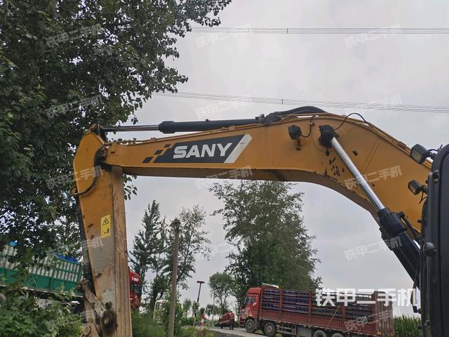 鏟斗右后整體（工作和回轉(zhuǎn)裝置）