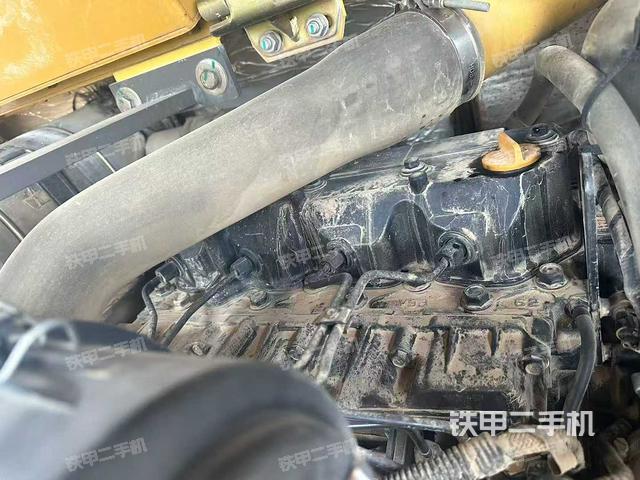 回轉(zhuǎn)馬達(dá)和主控閥（整機(jī)外觀）