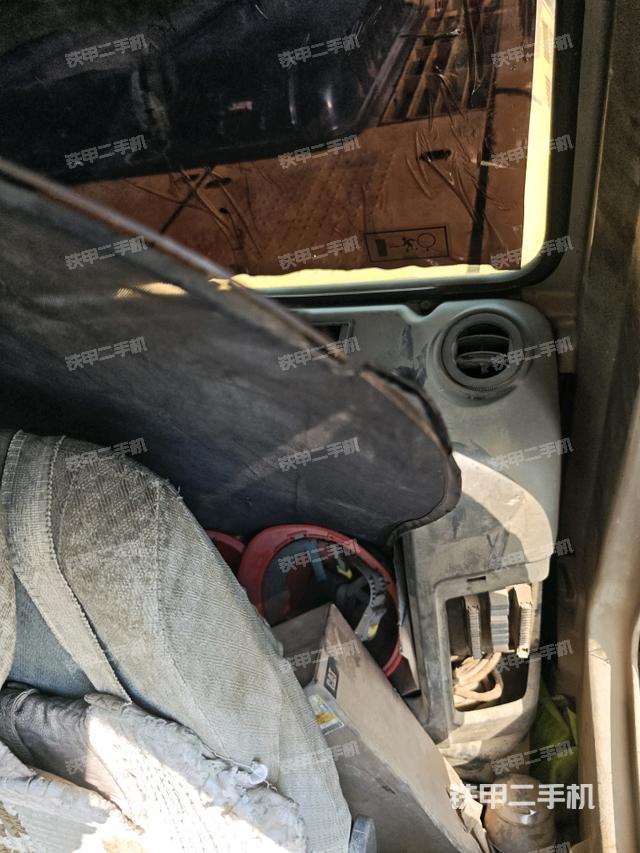 座椅右側(cè)控制臺/鑰匙門/油門/含右手柄（駕駛室部分）