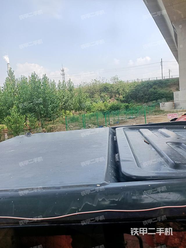 驾驶室顶部（整机外观）