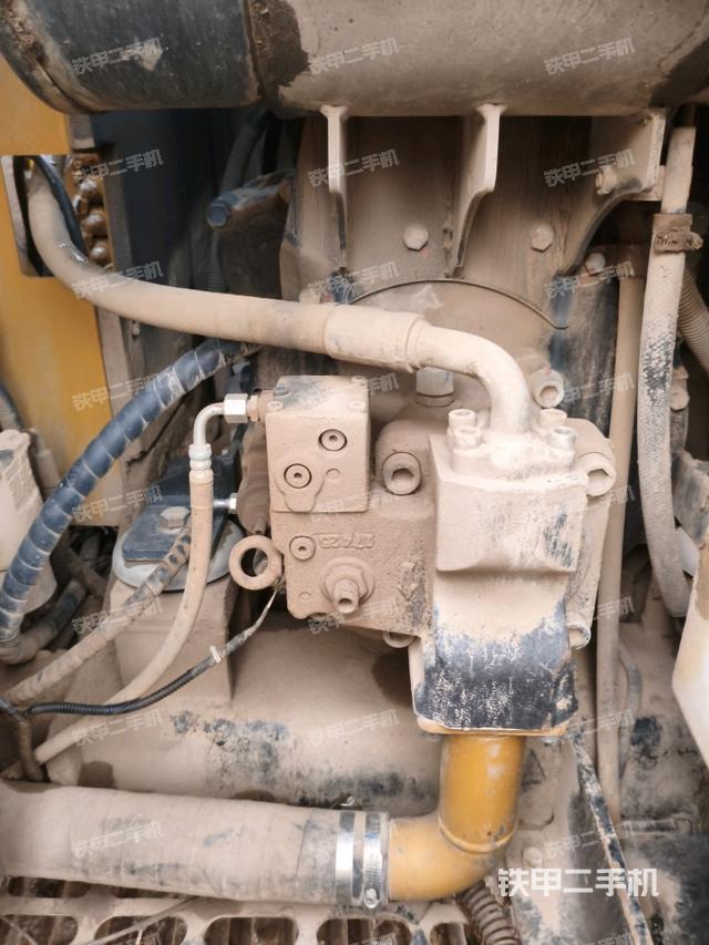 液壓泵艙室正面整體(整機(jī)外觀) 液壓泵艙室正面整體(整機(jī)外觀)