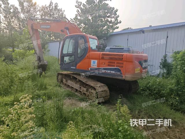 駕駛室整體(整機(jī)外觀) 駕駛室整體(整機(jī)外觀)