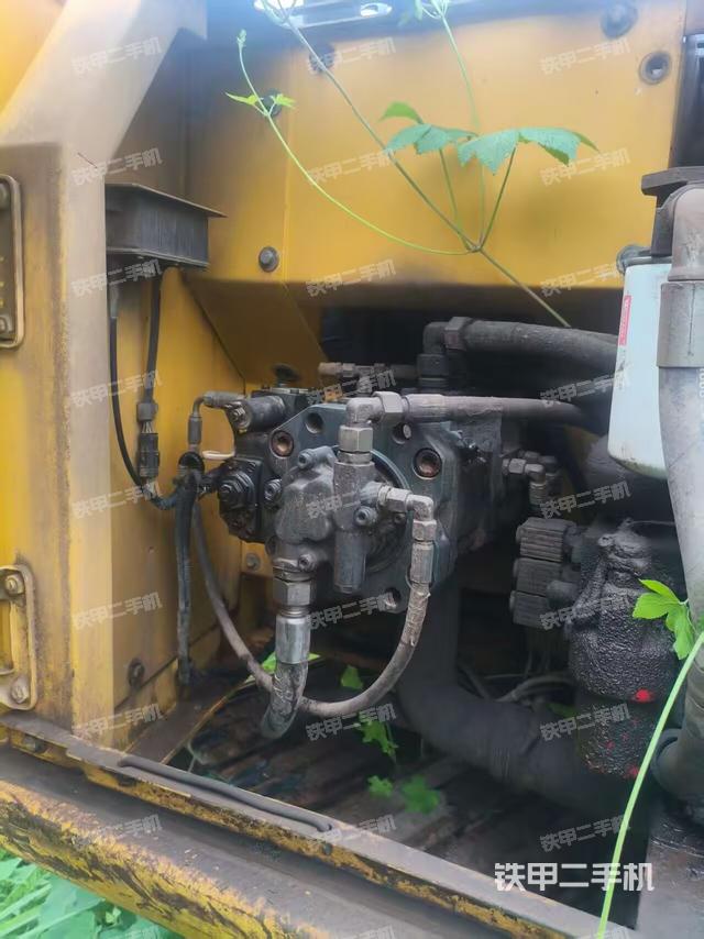 液壓泵艙室正面整體（整機(jī)外觀）