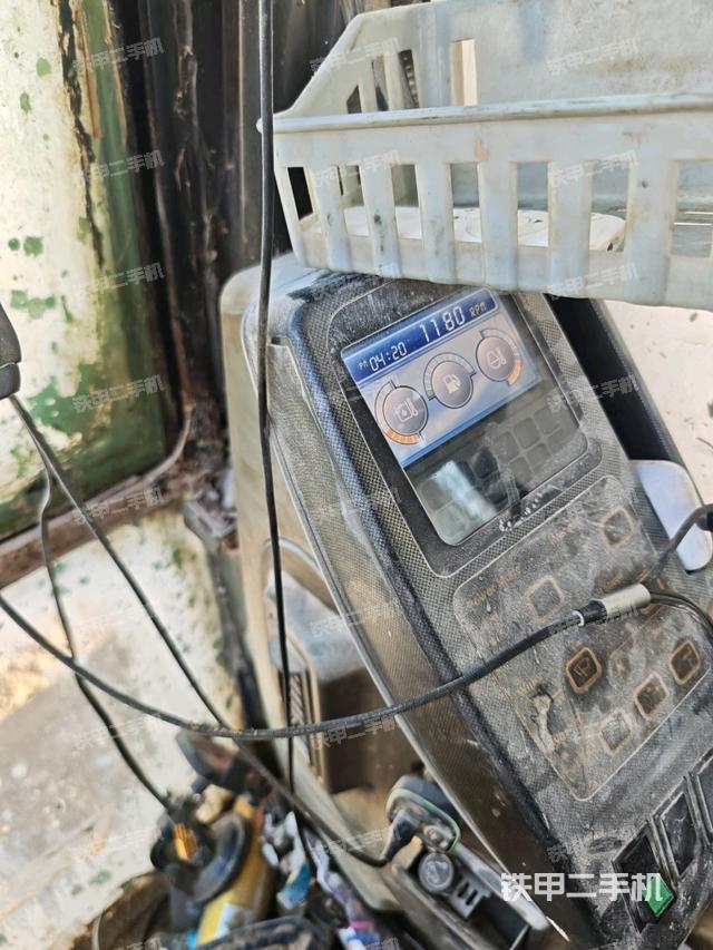 后窗玻璃角標（駕駛室部分）