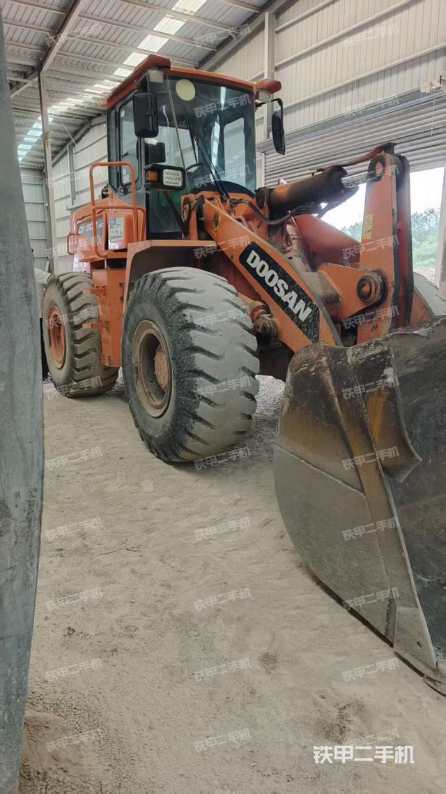 駕駛室操作臺(tái)（整機(jī)外觀及大件）