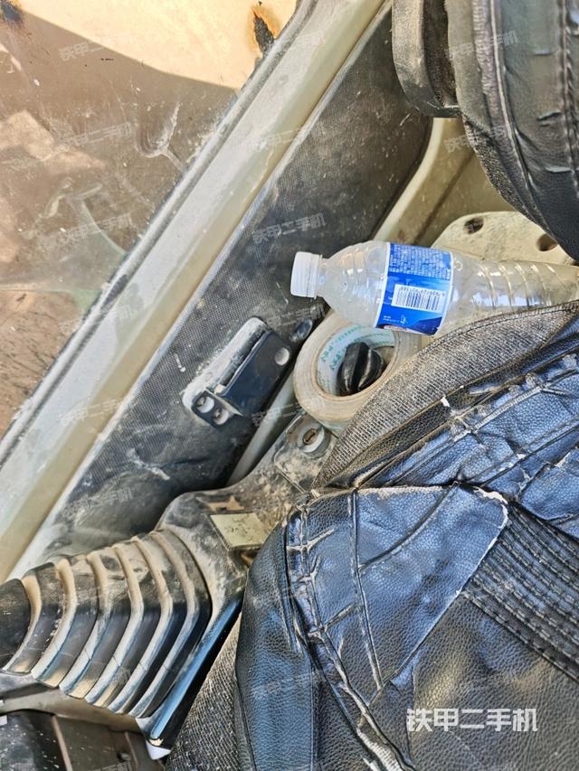 座椅左側(cè)控制臺/音響/含左手柄（駕駛室部分）