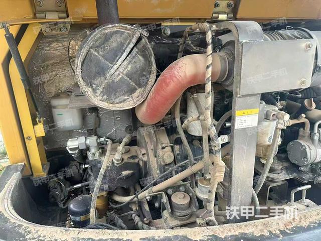 液壓泵艙室正面整體（整機(jī)外觀）