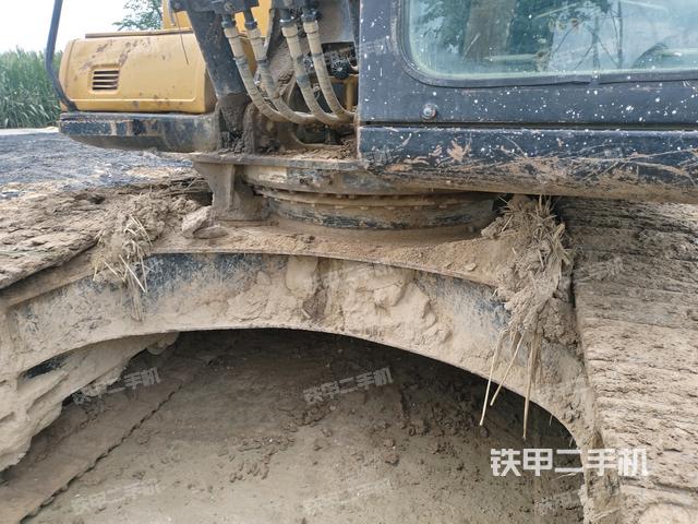 轉(zhuǎn)盤和下車架正前（工作和回轉(zhuǎn)裝置）