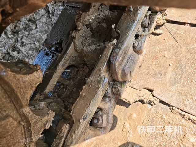 右驅(qū)動輪（行走機構(gòu)）