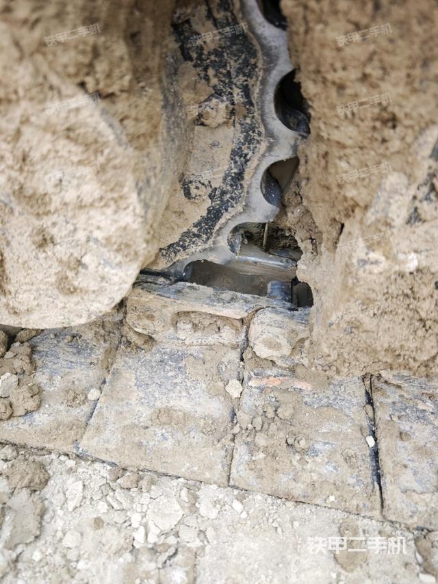 右驅(qū)動(dòng)輪（行走機(jī)構(gòu)）