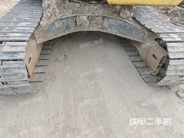 轉(zhuǎn)盤和下車架正前(工作和回轉(zhuǎn)裝置) 轉(zhuǎn)盤和下車架正前(工作和回轉(zhuǎn)裝置)