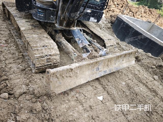 轉(zhuǎn)盤和下車架正前（工作和回轉(zhuǎn)裝置）