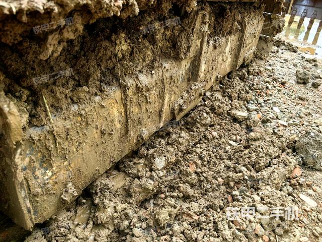 右側(cè)履帶整體?（行走機(jī)構(gòu)）