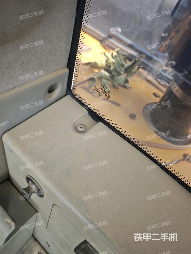 后窗玻璃角標（駕駛室部分）