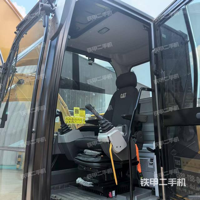 驾驶室整体(整机外观) 驾驶室整体(整机外观)