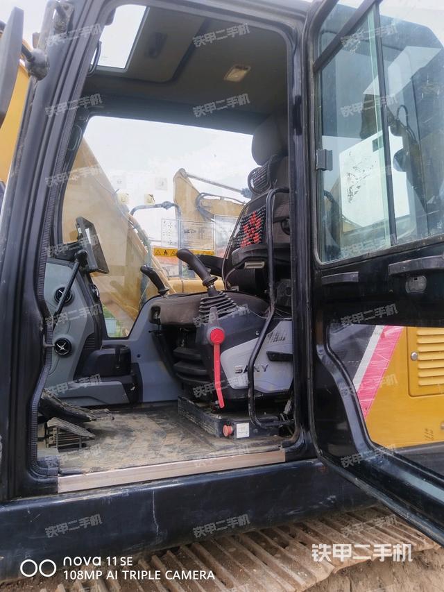 座椅右側(cè)控制臺/鑰匙門/油門/含右手柄（駕駛室部分）