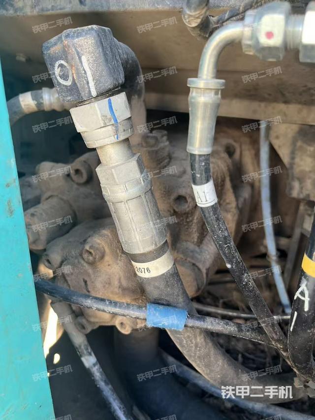 液壓泵艙室正面整體(整機(jī)外觀) 液壓泵艙室正面整體(整機(jī)外觀)