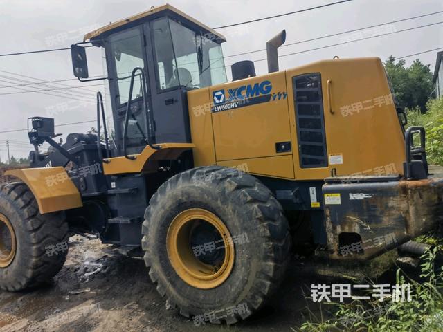 駕駛室操作臺(tái)(整機(jī)外觀及大件) 駕駛室操作臺(tái)(整機(jī)外觀及大件)