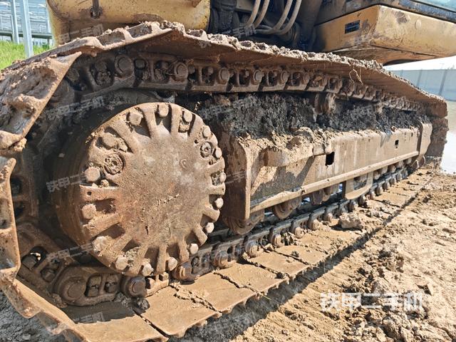 左驅(qū)動輪（行走機構(gòu)）