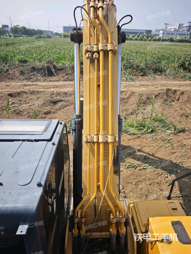 大臂背部俯視（工作和回轉(zhuǎn)裝置）