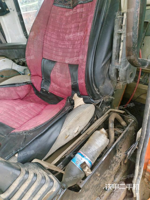 座椅左側(cè)控制臺(tái)/音響/含左手柄（駕駛室部分）