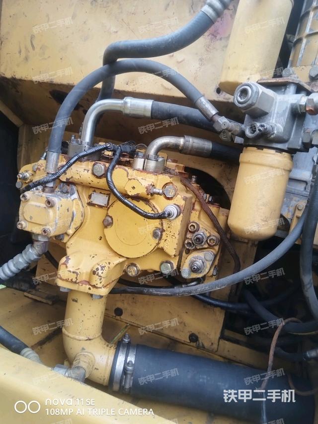 液壓泵艙室正面整體（整機(jī)外觀）